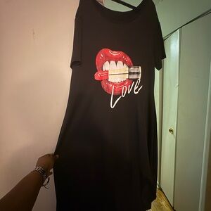 Black High-Low Women’s Dress with Lipstick Graphic - Love Detail